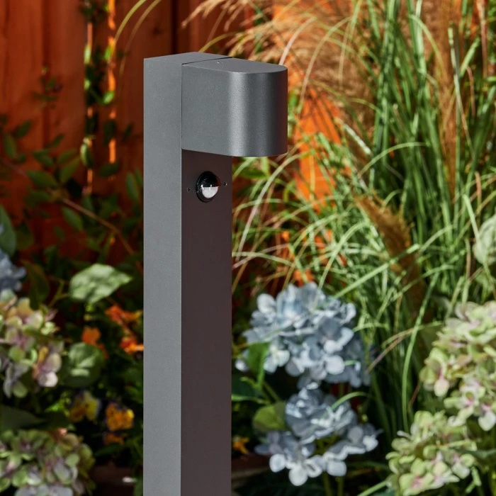 Hofstein Kingstown Wegeleuchte Anthrazit, 1-flammig, Bewegungsmelder 12 Hofstein Kingstown Wegeleuchte Anthrazit, 1-flammig, Bewegungsmelder – Bild 10