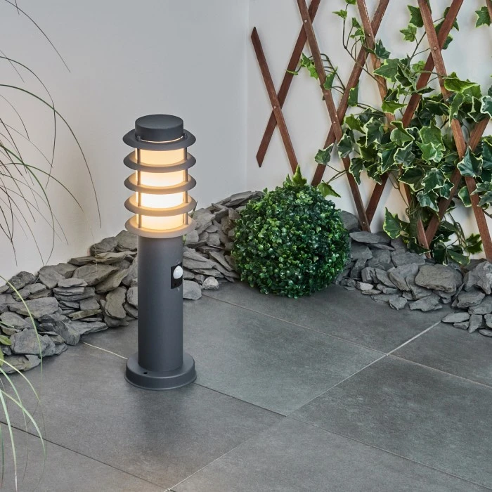 Hofstein Tunes Sockelleuchte Anthrazit, 1-flammig, Bewegungsmelder 4 Hofstein Tunes Sockelleuchte Anthrazit, 1-flammig, Bewegungsmelder – Bild 2